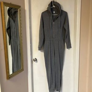 Old Navy gray sweatsuit jump suit size medium